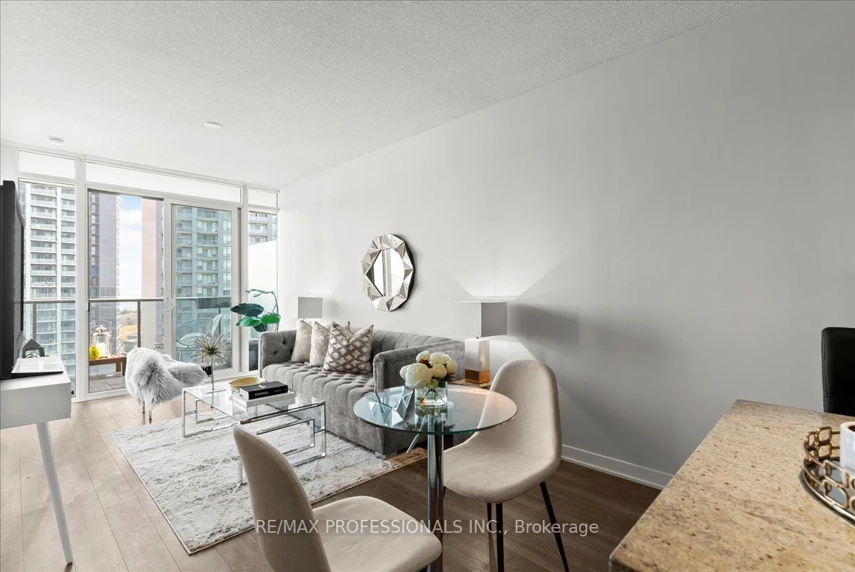 90 Park Lawn Road 1607, Toronto W06, ON M8Y 0B6