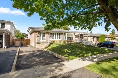 1711 Blackbird Drive, Mississauga, On L4x 7m8