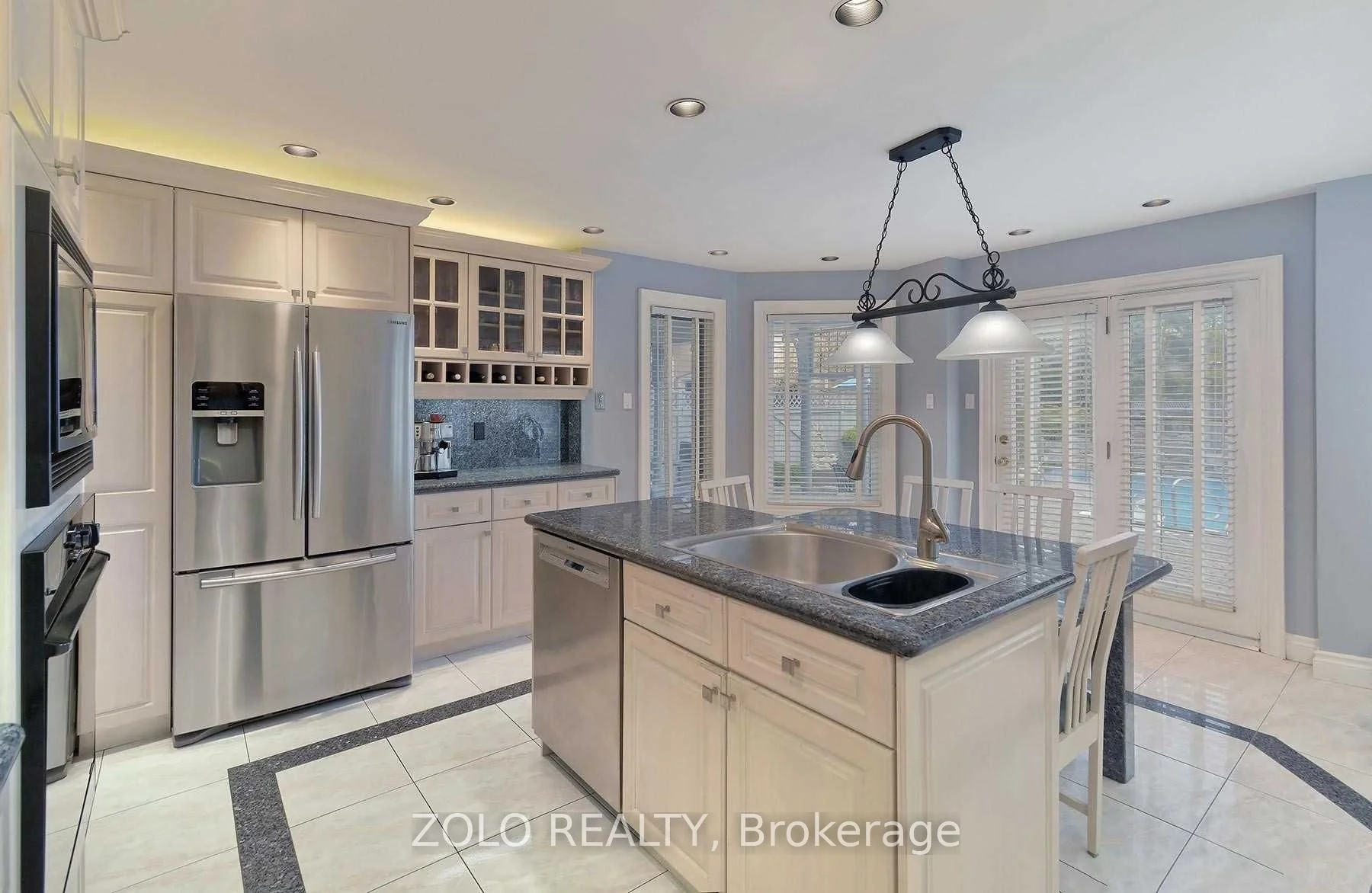 Upper - 3213 Trelawny Circle, Mississauga, ON L5N 5G7