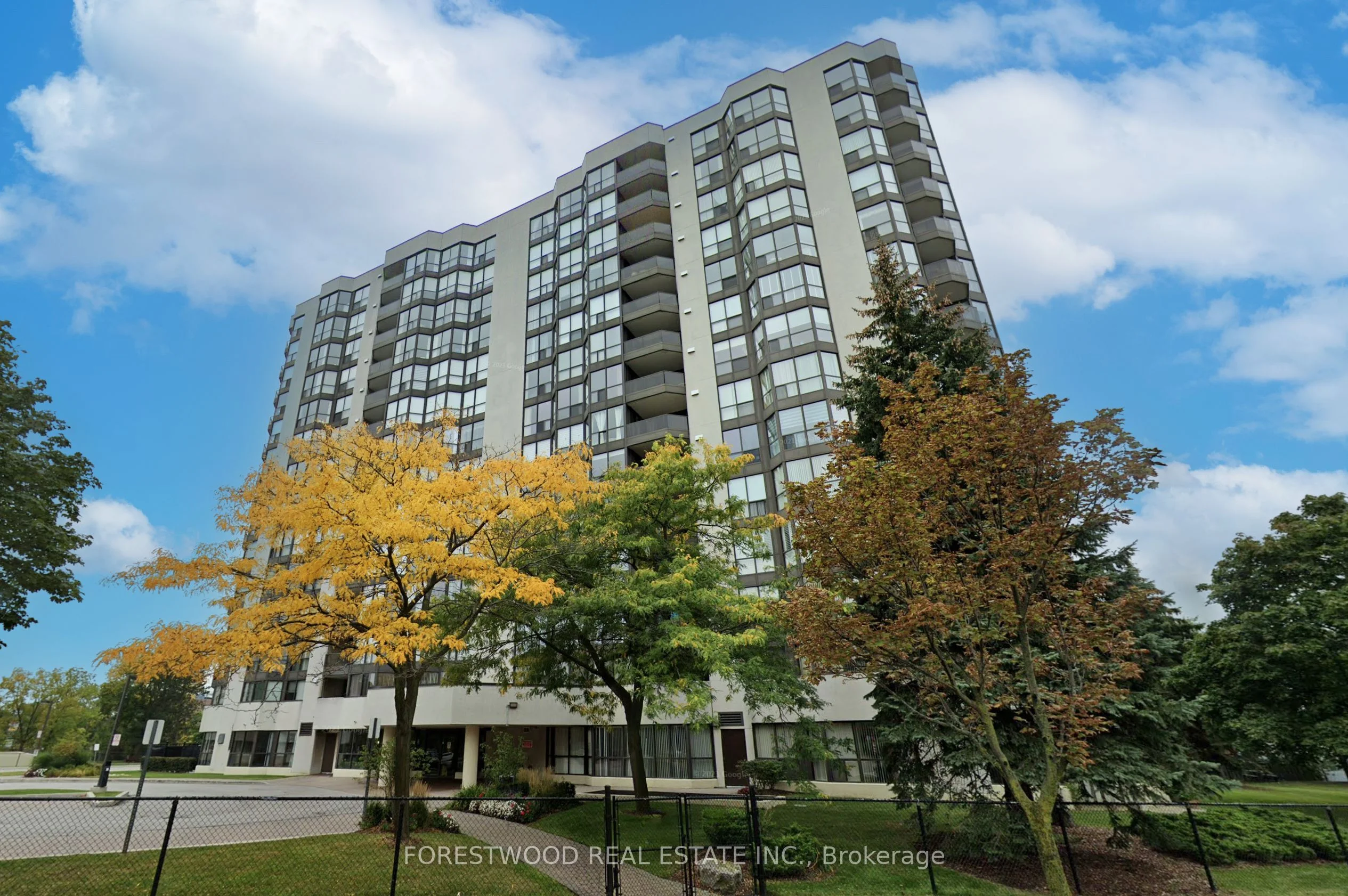 1155 Bough Beeches Boulevard 1203, Mississauga, On L4w 4n2