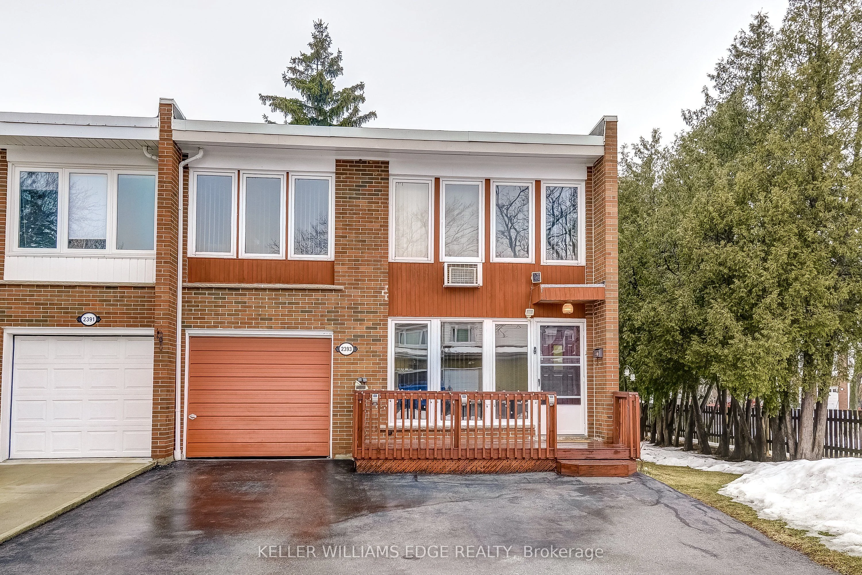 Att/Row/Townhouse in Burlington
