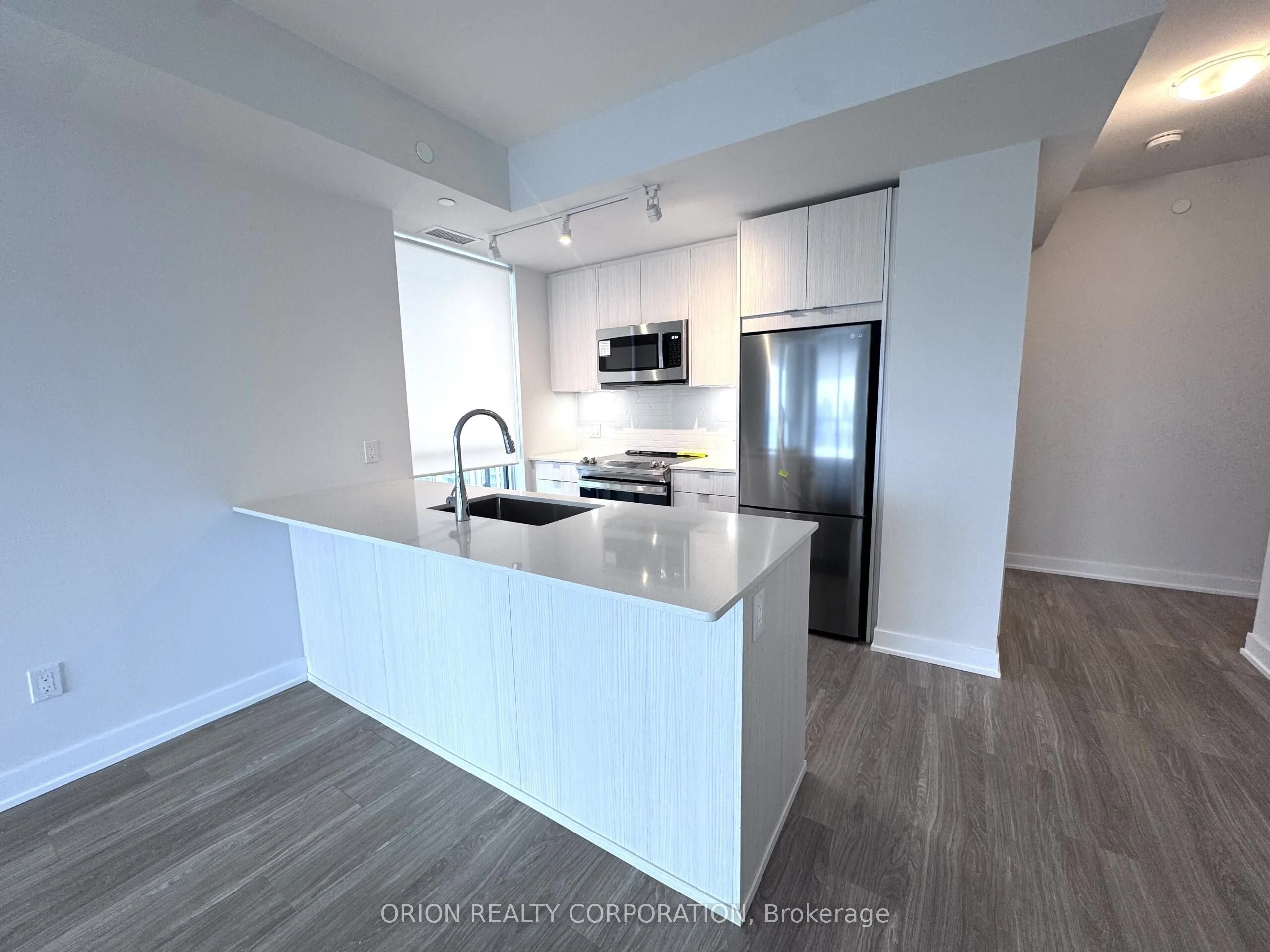 4130 Parkside Village Drive 2604, Mississauga, On L5b 3m8
