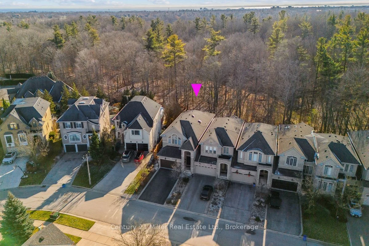 Att/Row/Townhouse in Oakville