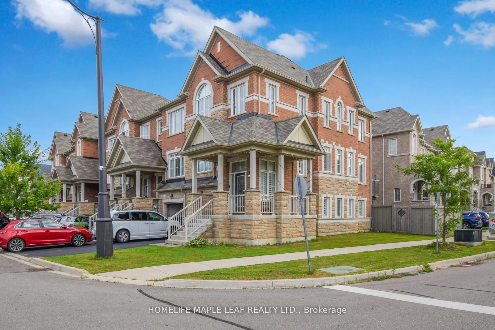 Att/Row/Townhouse in Brampton