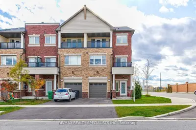 Att/Row/Townhouse in Brampton