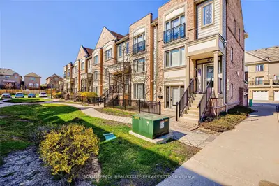 Condo Townhouse in Mississauga