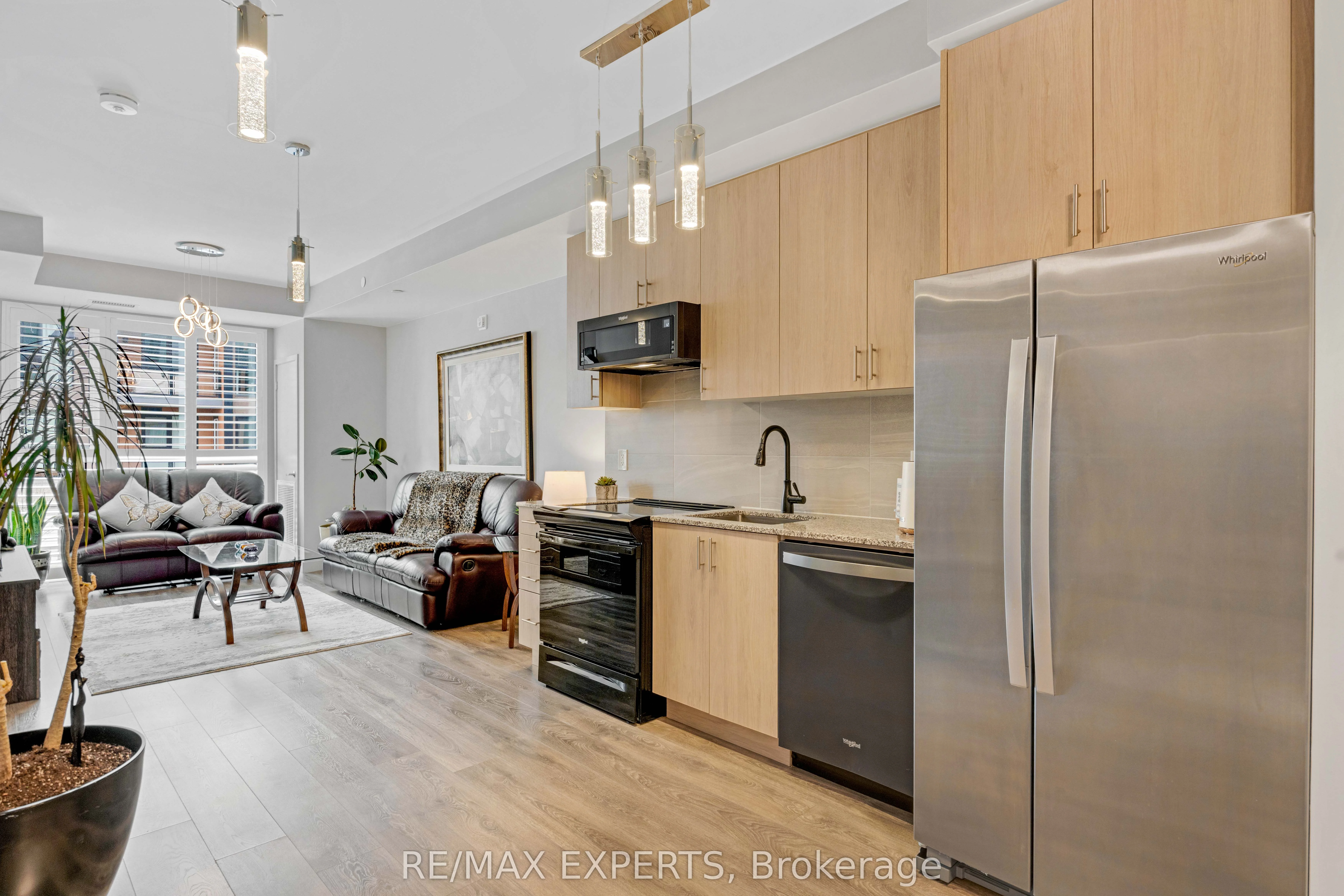 210 Sabina Drive 208, Oakville, ON L6H 0W6