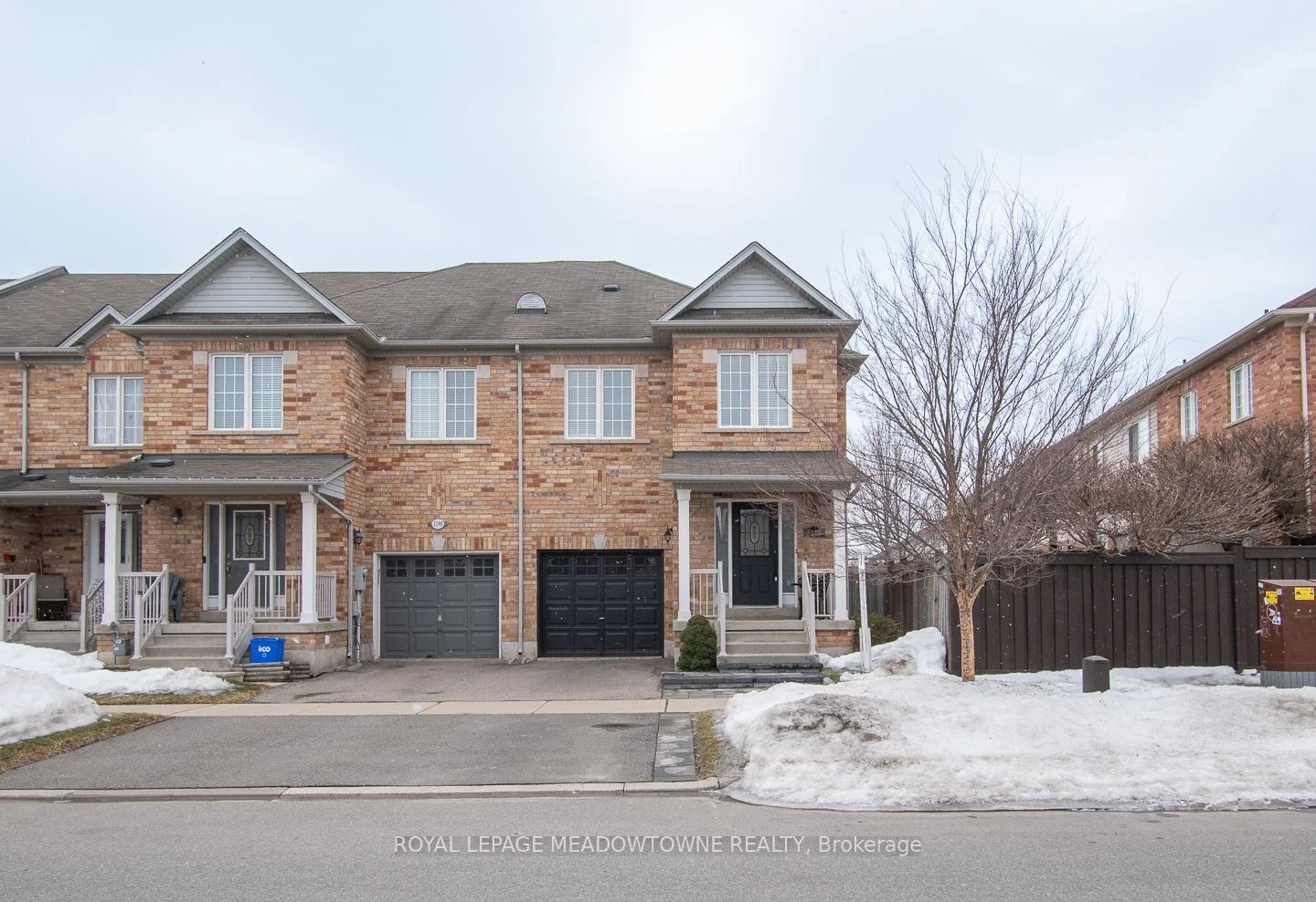 Att/Row/Townhouse in Milton