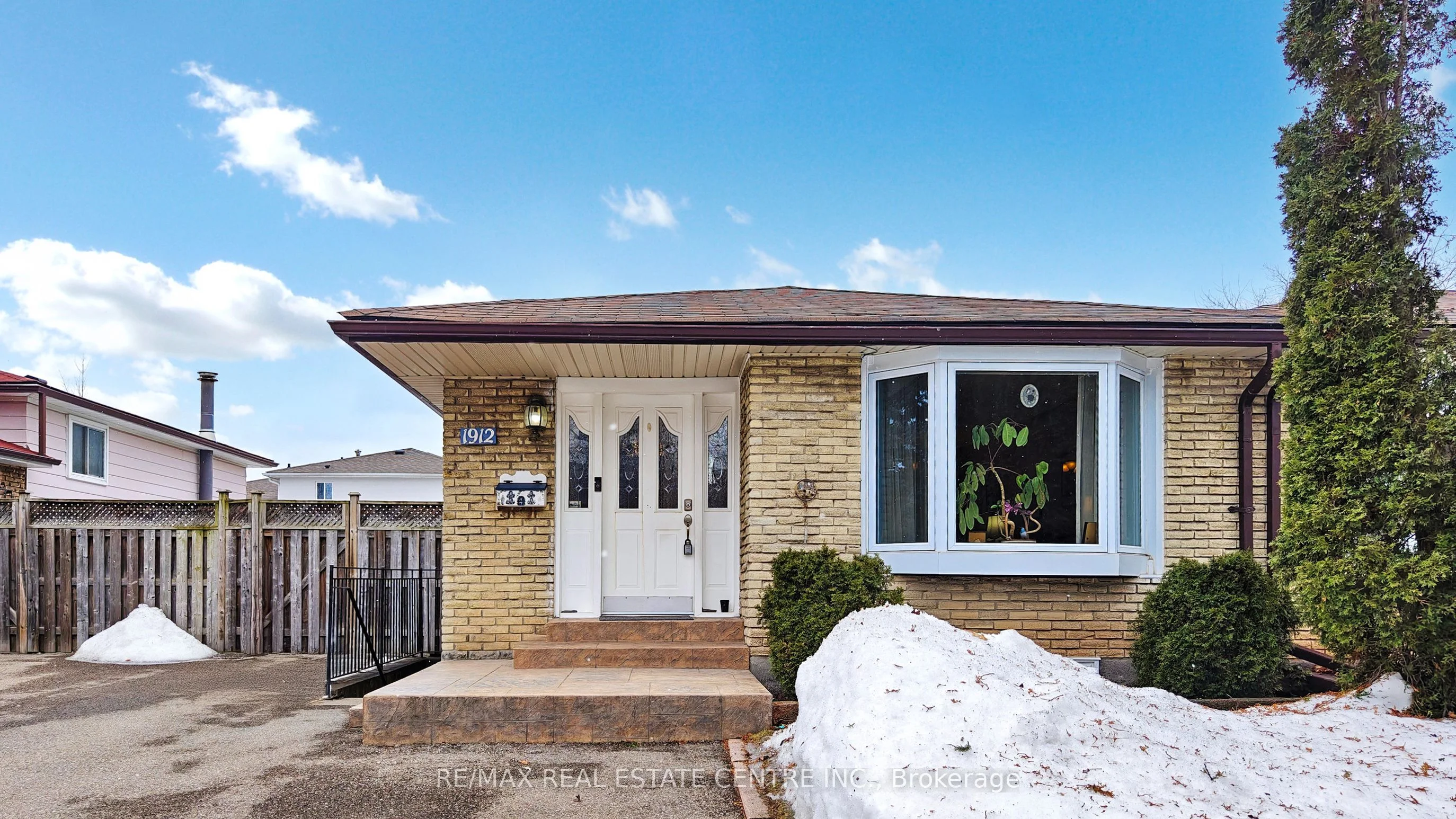 Semi-Detached in Mississauga