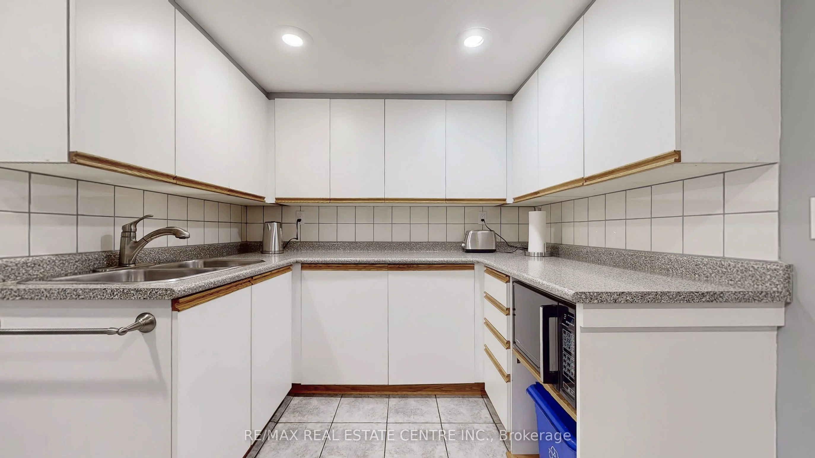 1912 Bonnymede Drive, Mississauga, ON L5J 1E1