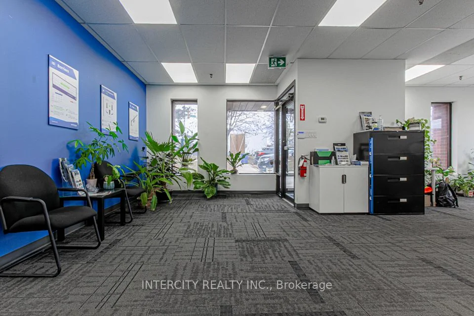 1132 South Service Road W, Oakville, ON L6L 5T7