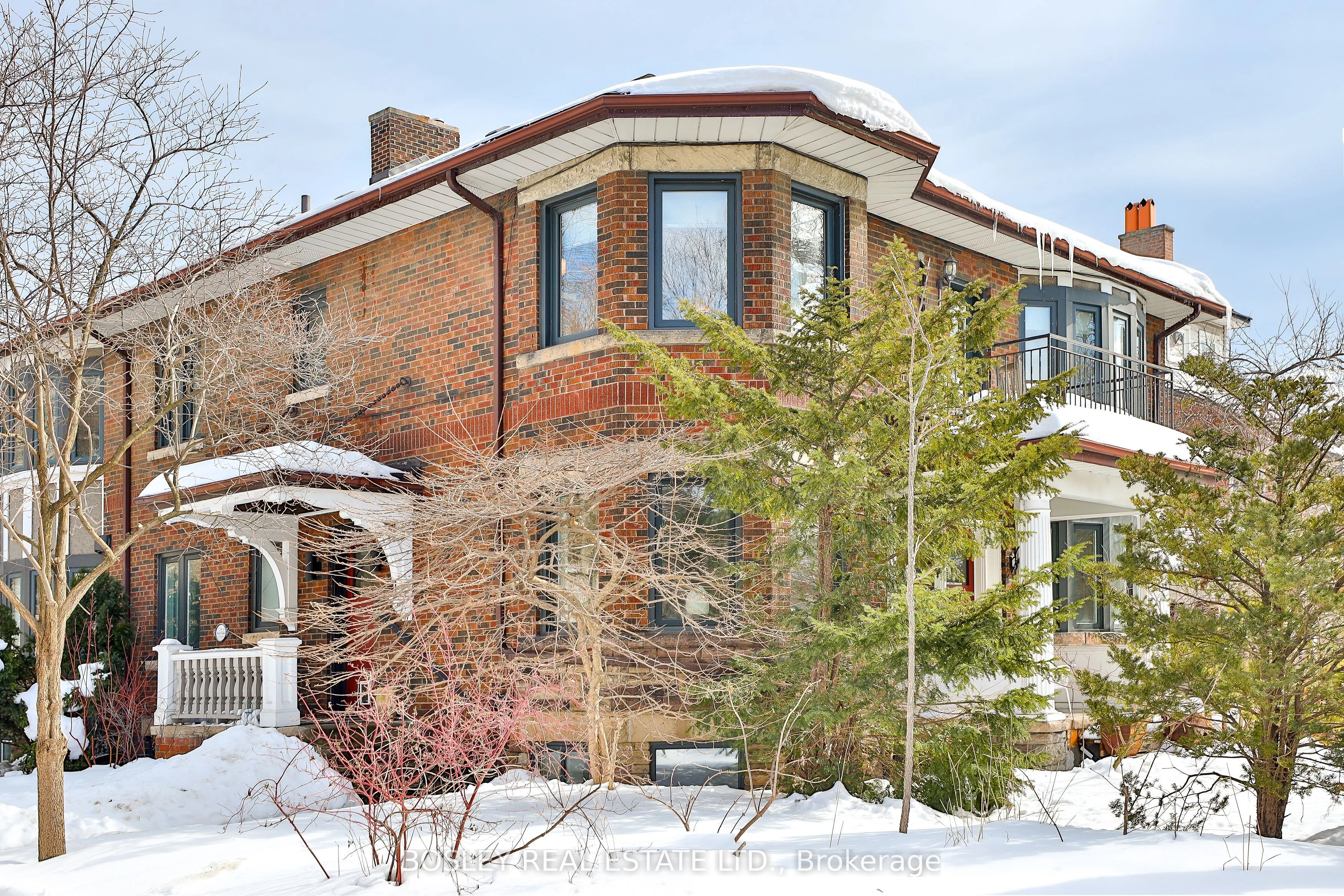 11 Indian Valley Crescent, Toronto W01, On M6r 1y5