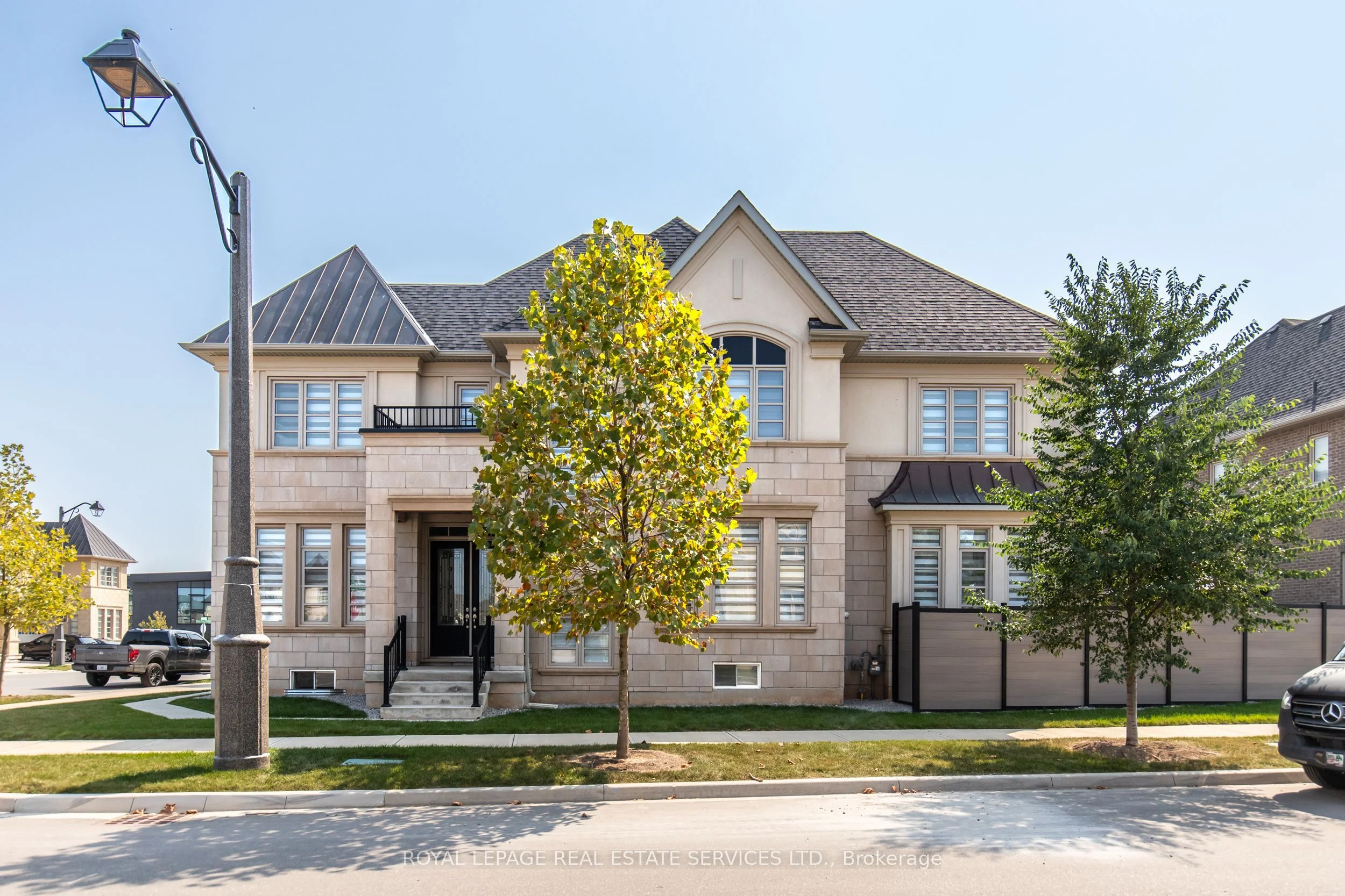 126 Ballmer Trail, Oakville, On L6h 0v5