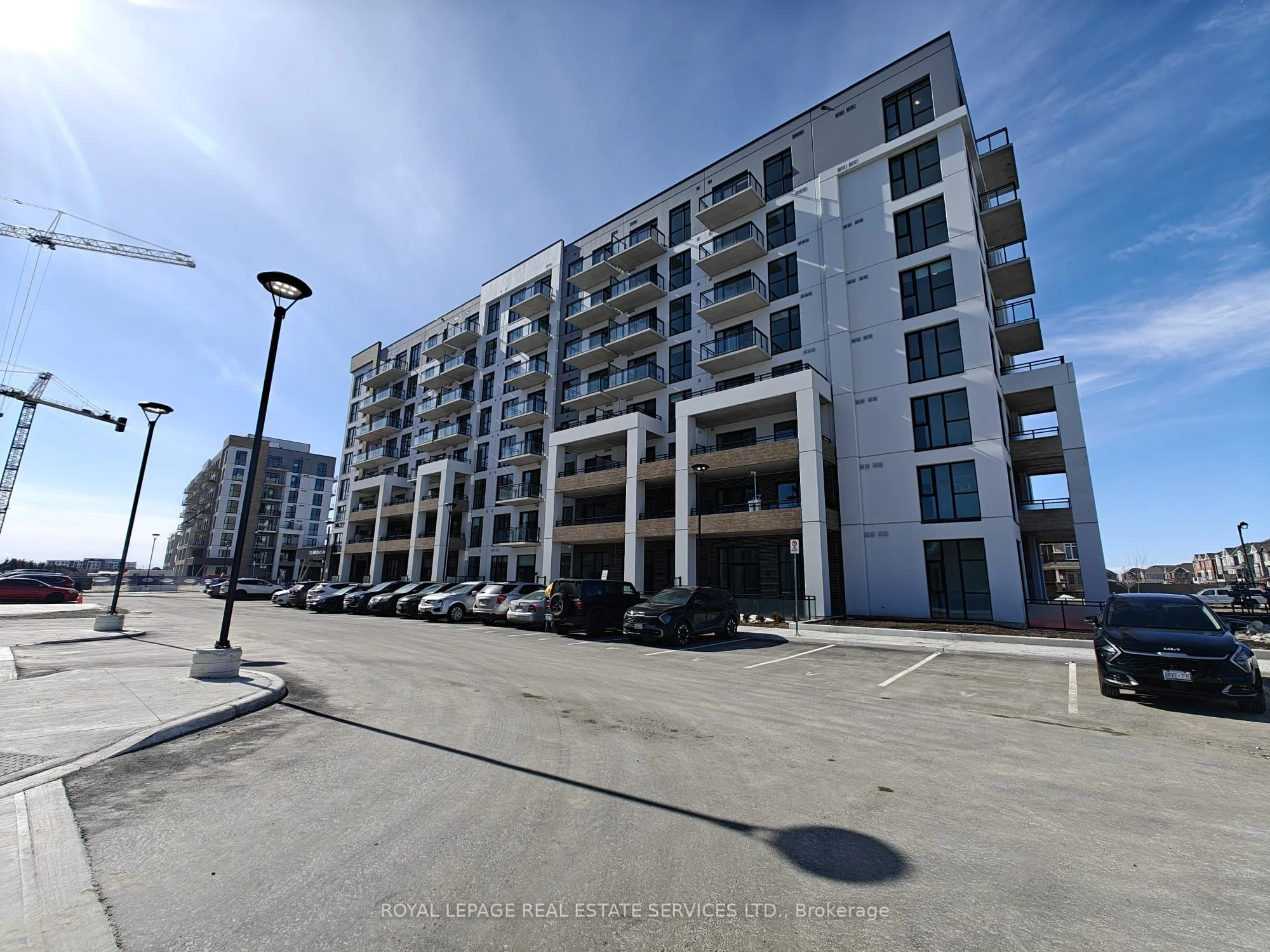 Condo Apartment in Milton