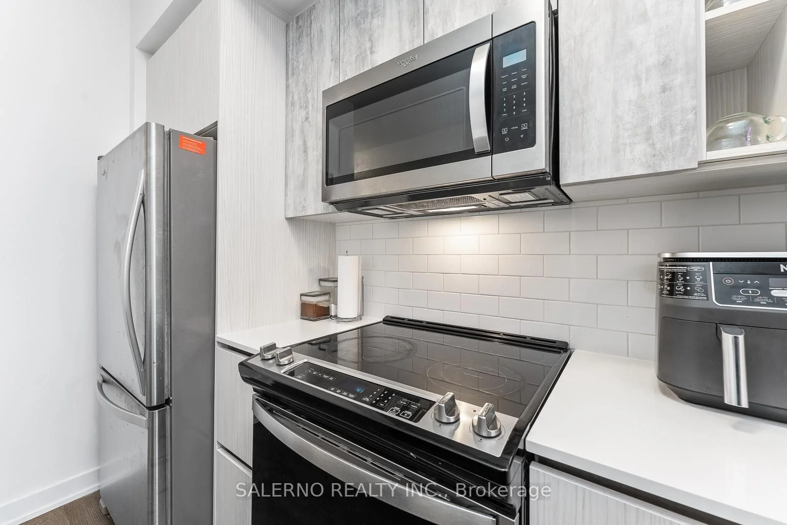 251 Manitoba Street 111, Toronto W06, On M8y 0b3