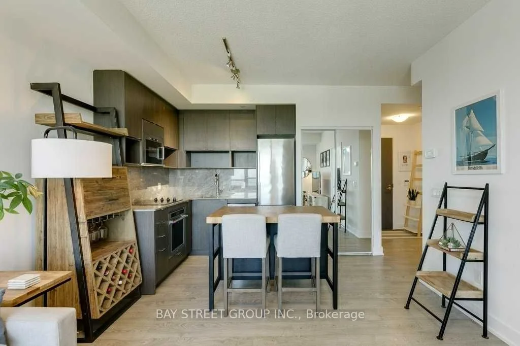 7 Mabelle Avenue 4403, Toronto W08, ON M9A 0C9