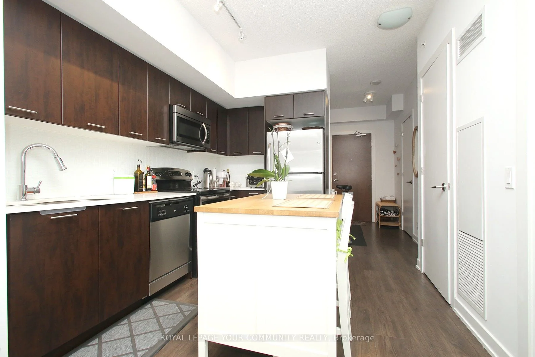 2220 Lakeshore Boulevard W 1503, Toronto W06, On M8v 0c1