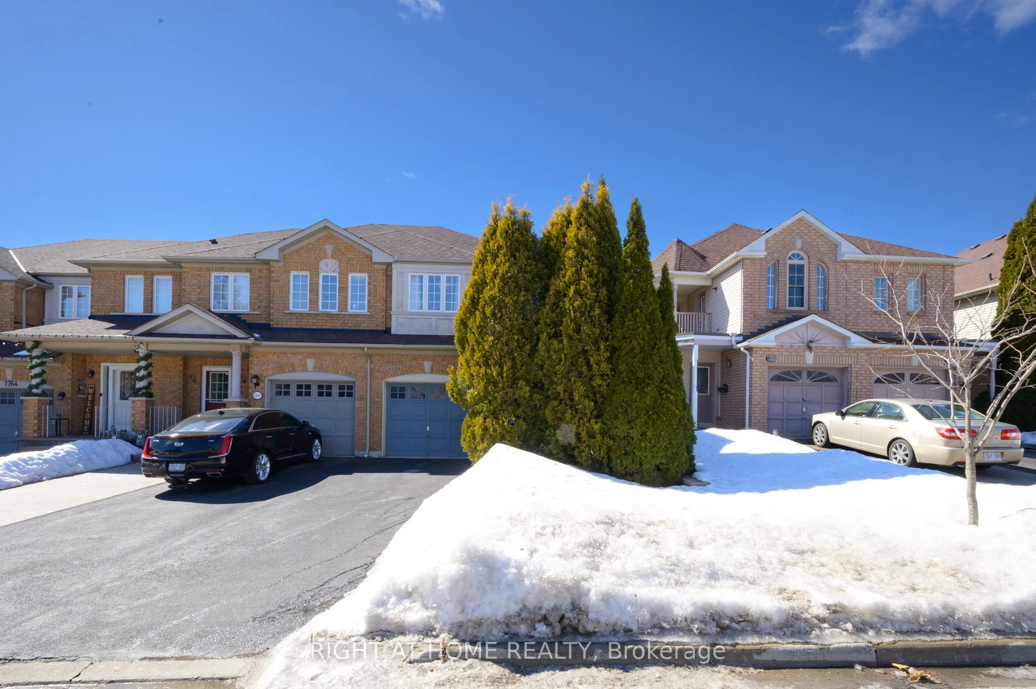 Att/Row/Townhouse in Burlington