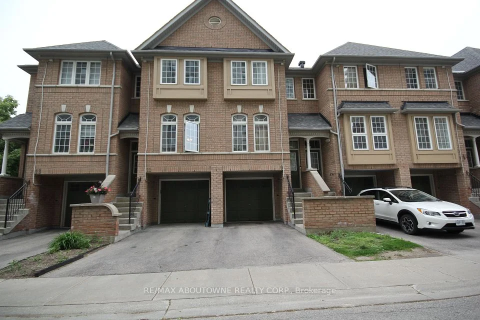 50 strathaven Drive 9, Mississauga, ON L5R 4E7