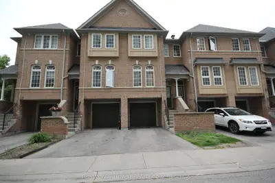 Condo Townhouse in Mississauga