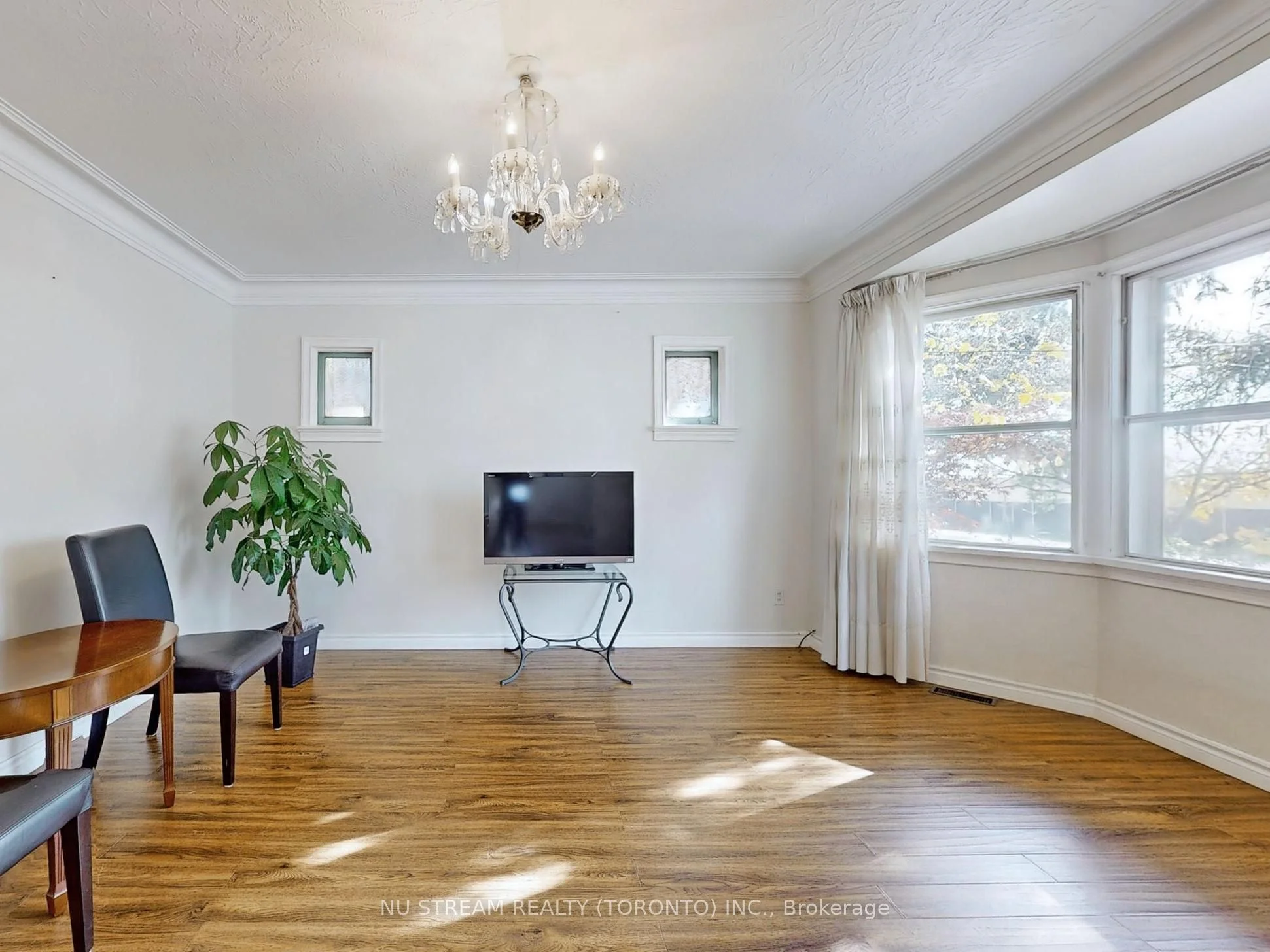 23 Mississauga Road S Upper Level, Mississauga, ON L5H 2H2