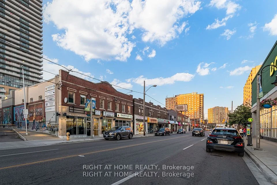 1969 Weston Road 1, Toronto W04, ON M9N 1W8