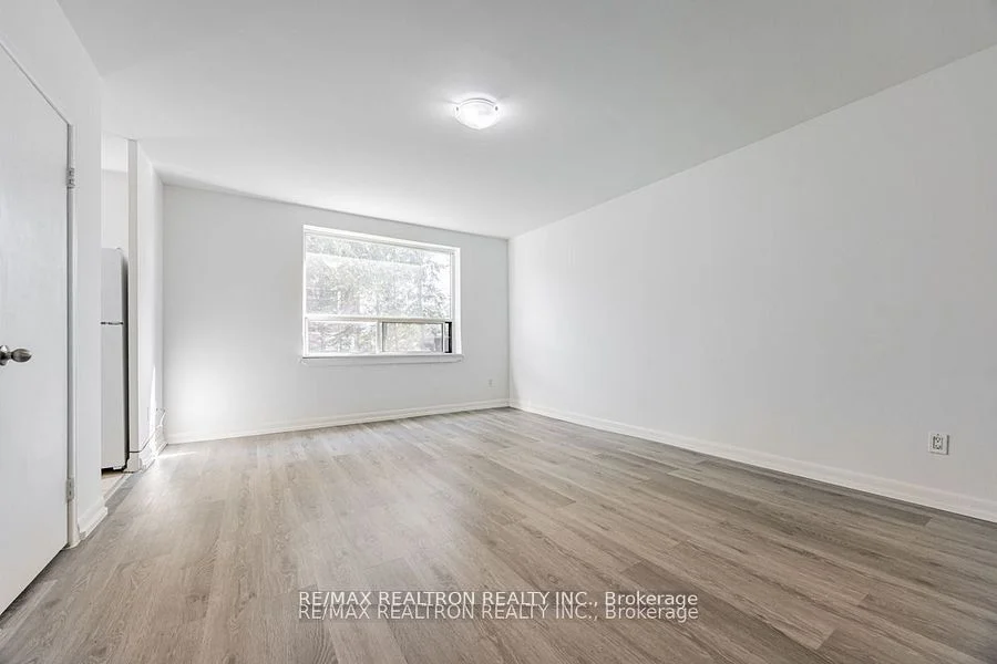4 Hill Heights Road 101, Toronto W07, ON M1M 3T6