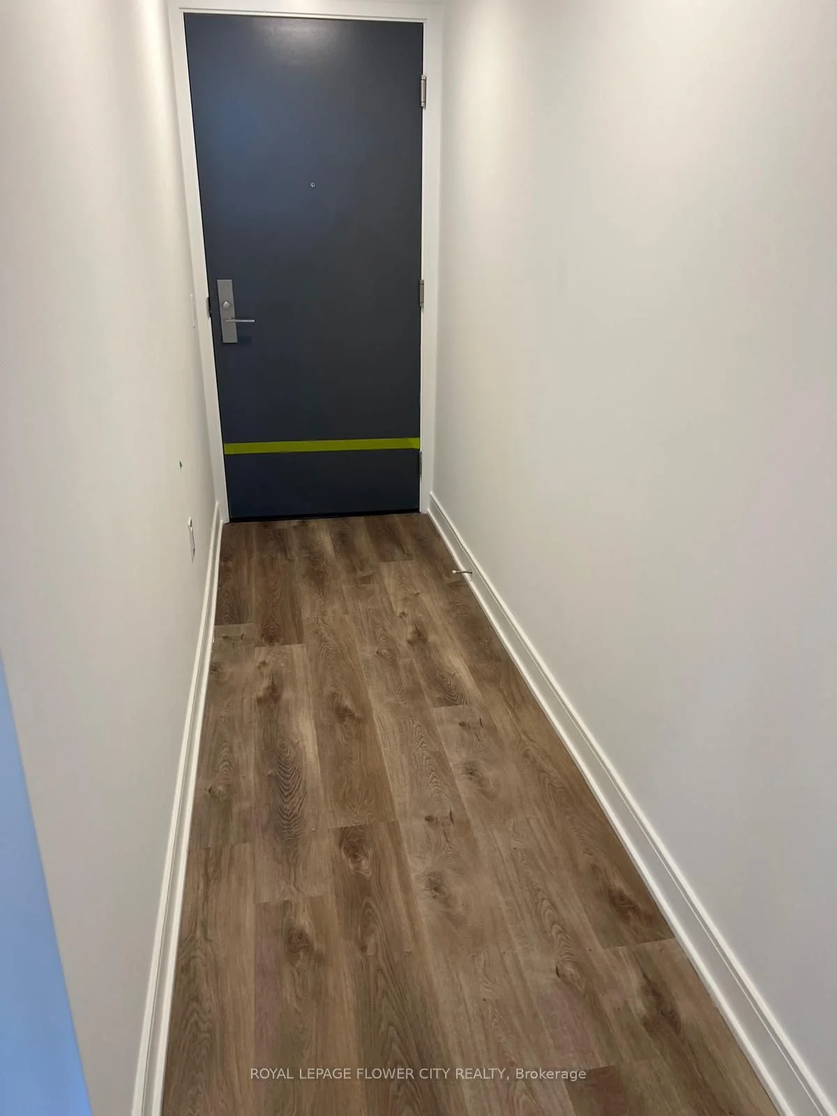 86 Dundas Street 1121, Mississauga, On L5a 1w4