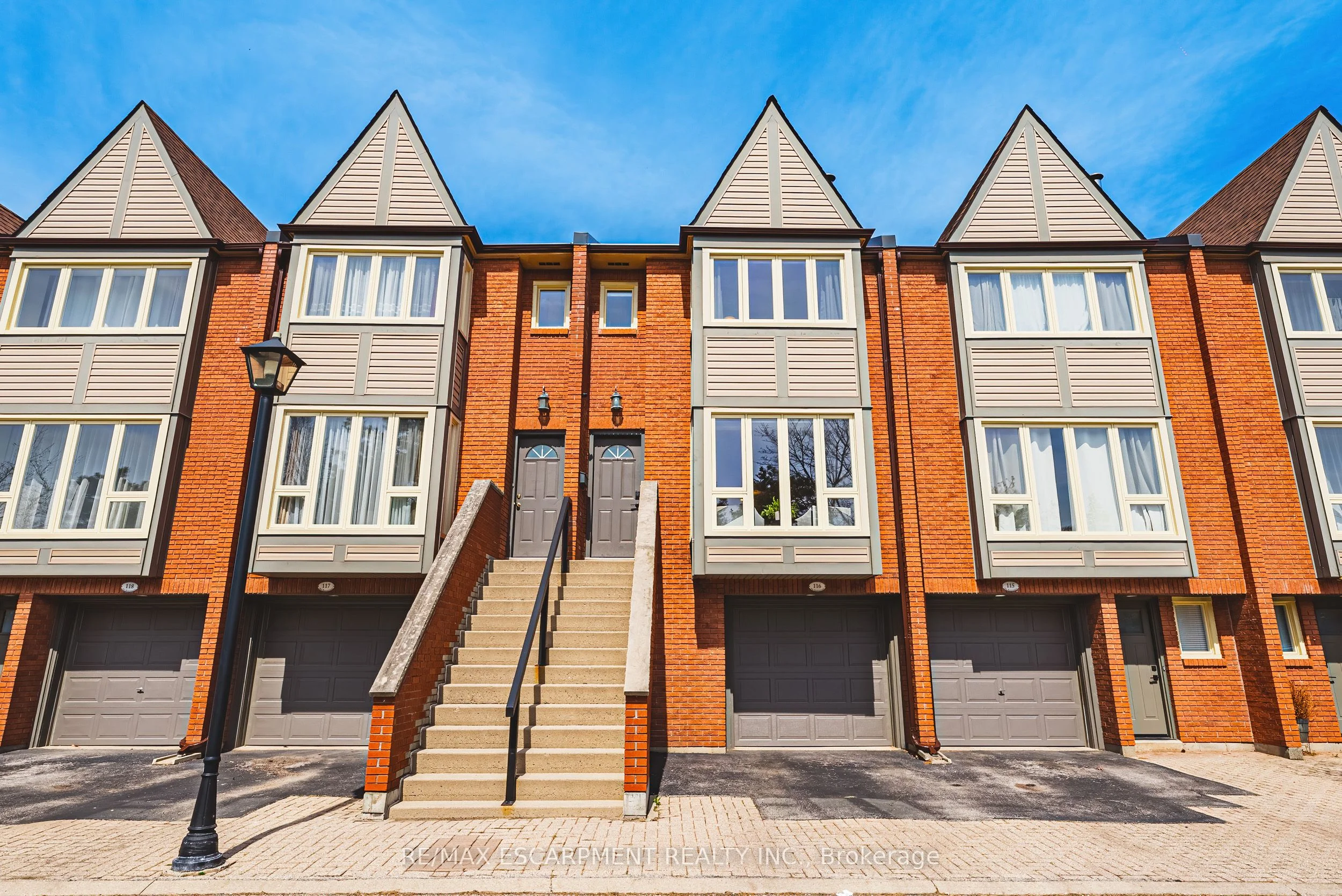 Condo Townhouse in Burlington