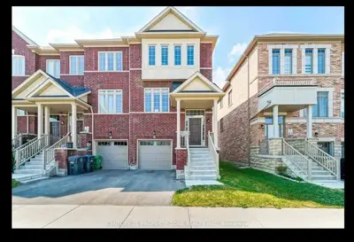 Att/Row/Townhouse in Brampton