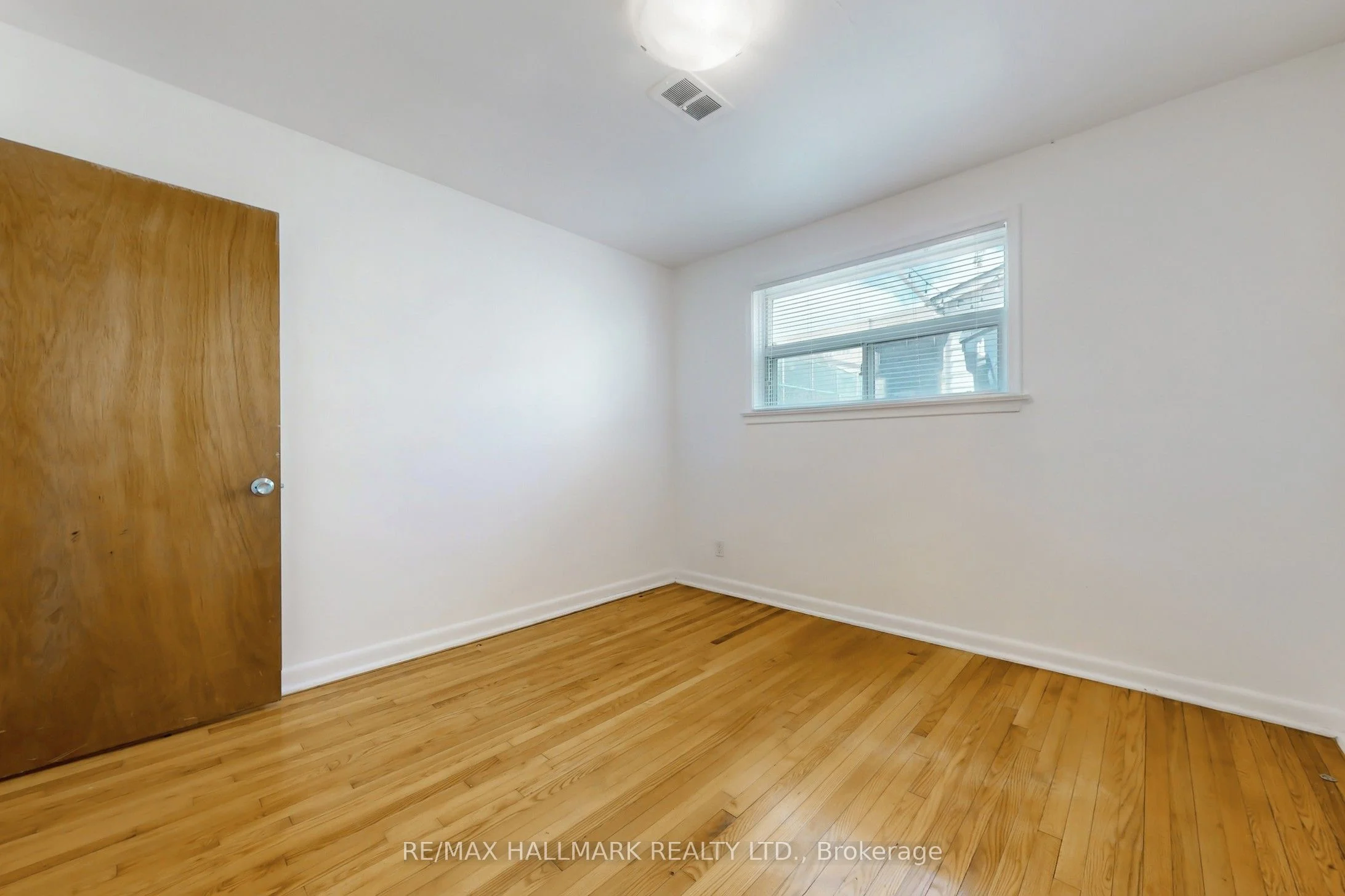 3568 Dufferin Street basement, Toronto W04, ON M3K 1N1