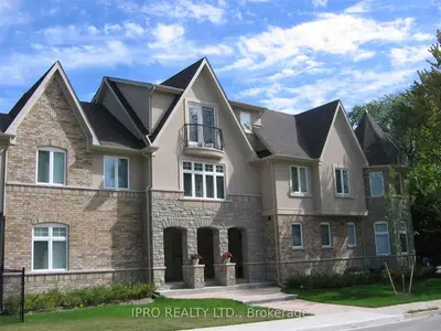 9 Benson Avenue C, Mississauga, On L5h 2p1