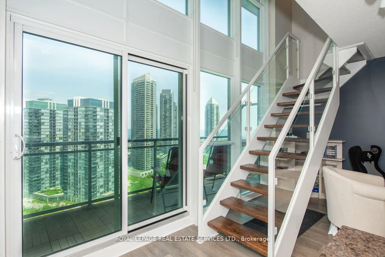 155 Legion Road N 2301, Toronto W06, ON M8Y 0A7