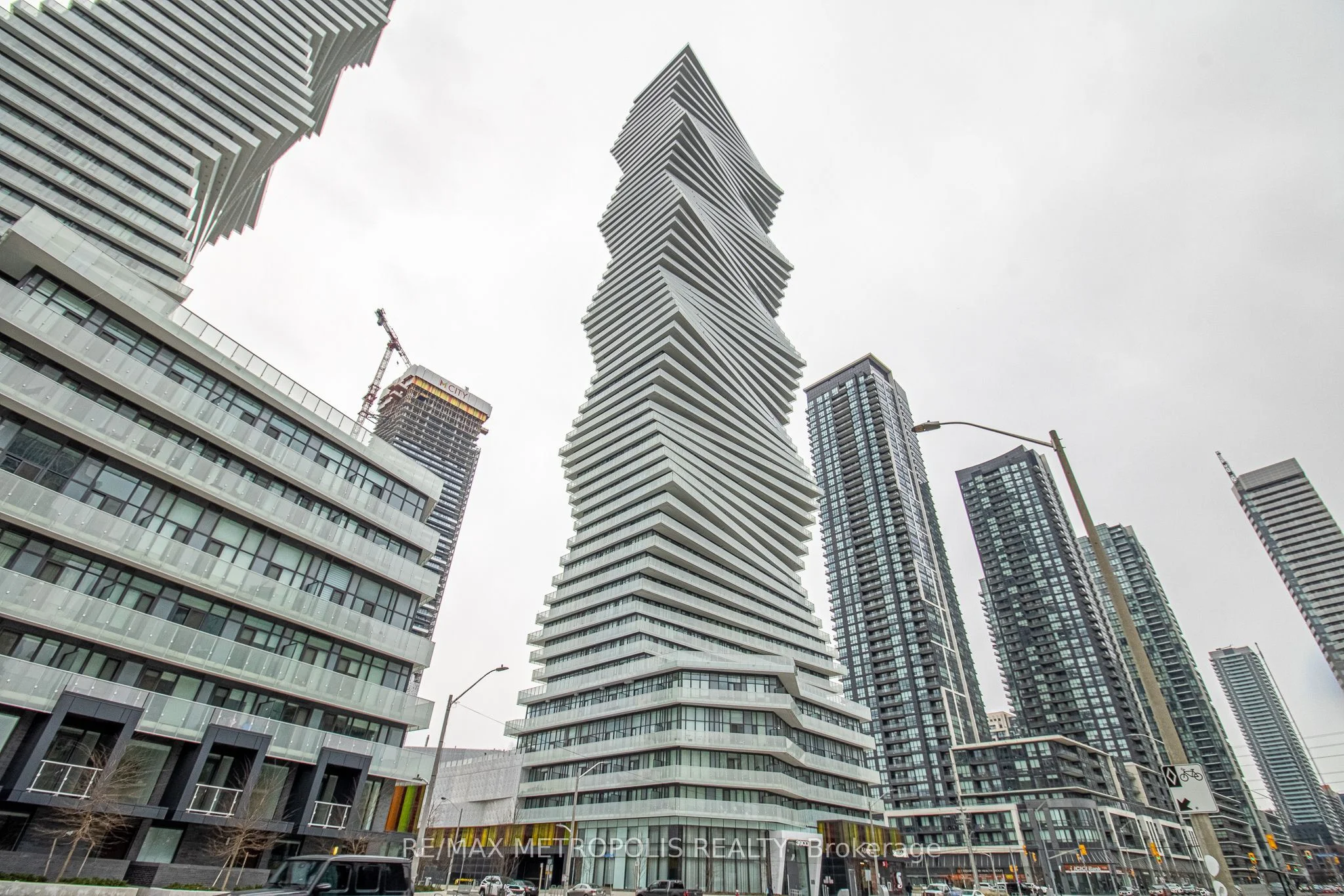 3900 Confederation Parkway 216, Mississauga, On L5b 0m3