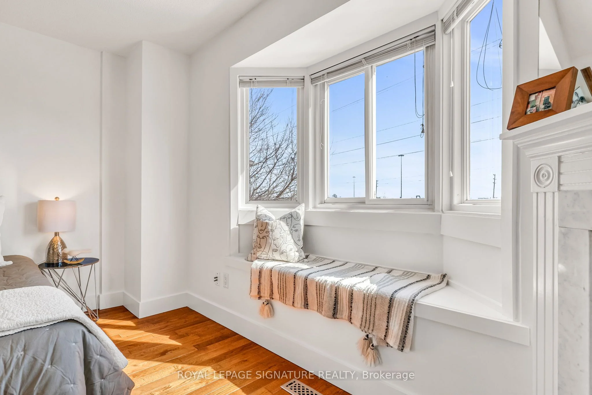 408 Laurentian Avenue, Mississauga, ON L4Z 2J3
