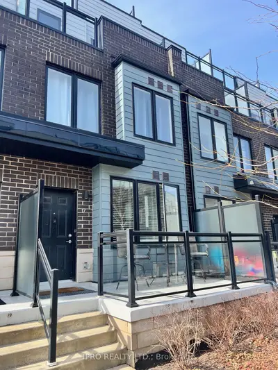 Condo Townhouse in Mississauga