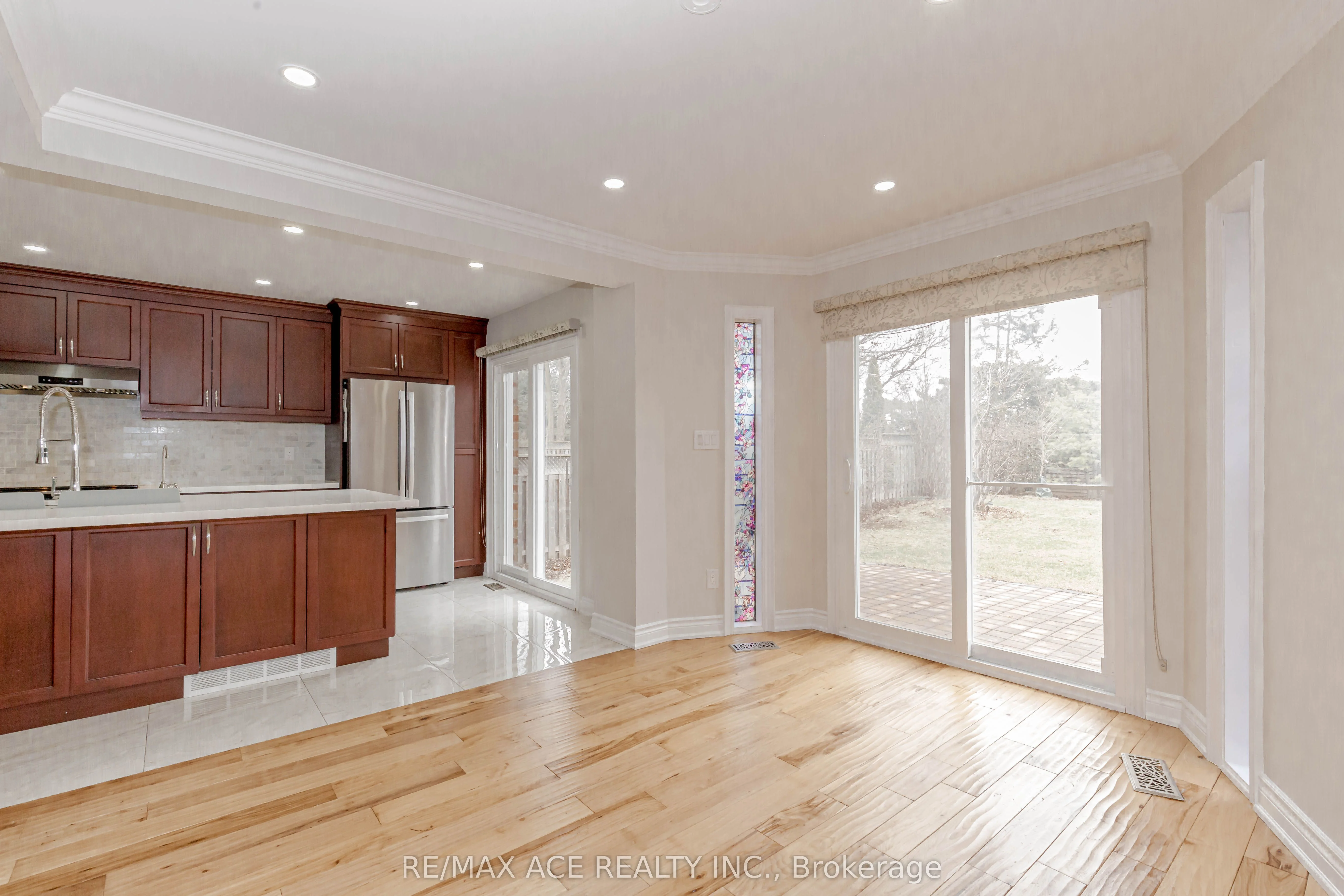 1319 Greenwood Crescent, Oakville, ON L6J 6V7