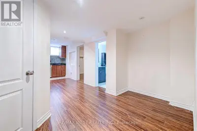 6 Reichert Court Bsmt, Milton, On L9t 8n6