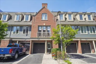 Condo Townhouse in Oakville