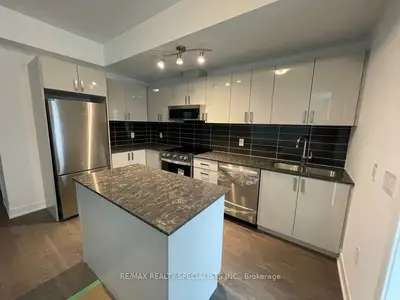 #153 1095 Douglas Mccurdy Comm, Mississauga, On, L5g 0c6