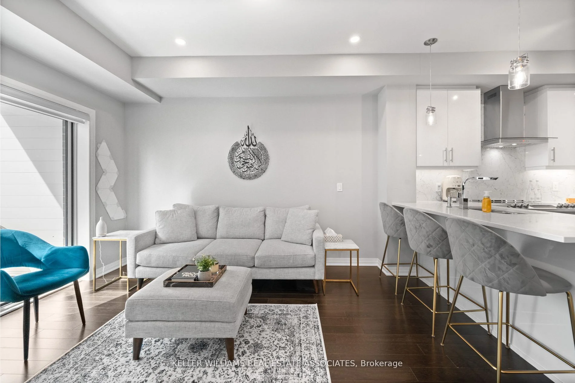 128 Grovewood Common 226, Oakville, ON L6H 0X3