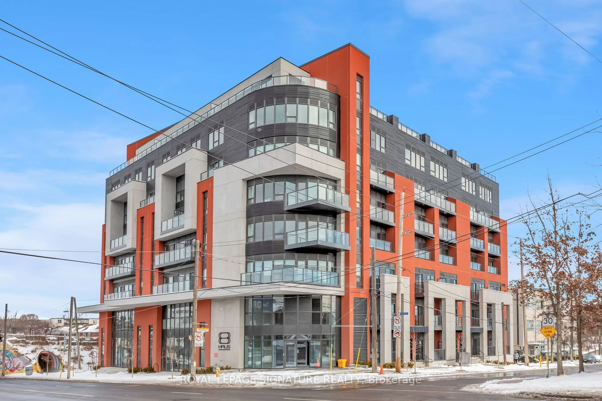 2433 Dufferin Street W Ph806, Toronto W04, On M6e 3t3