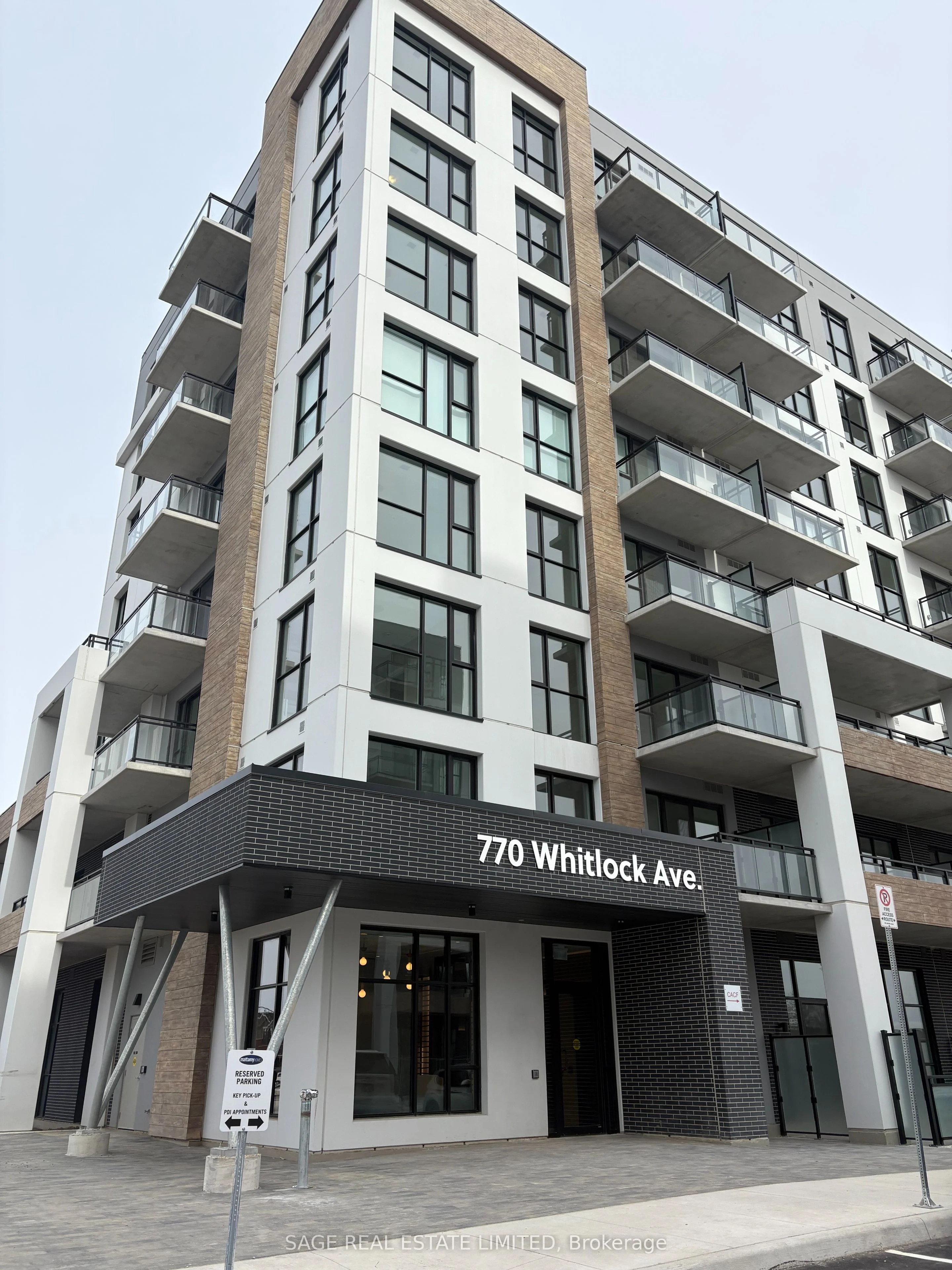 Condo Apartment in Milton