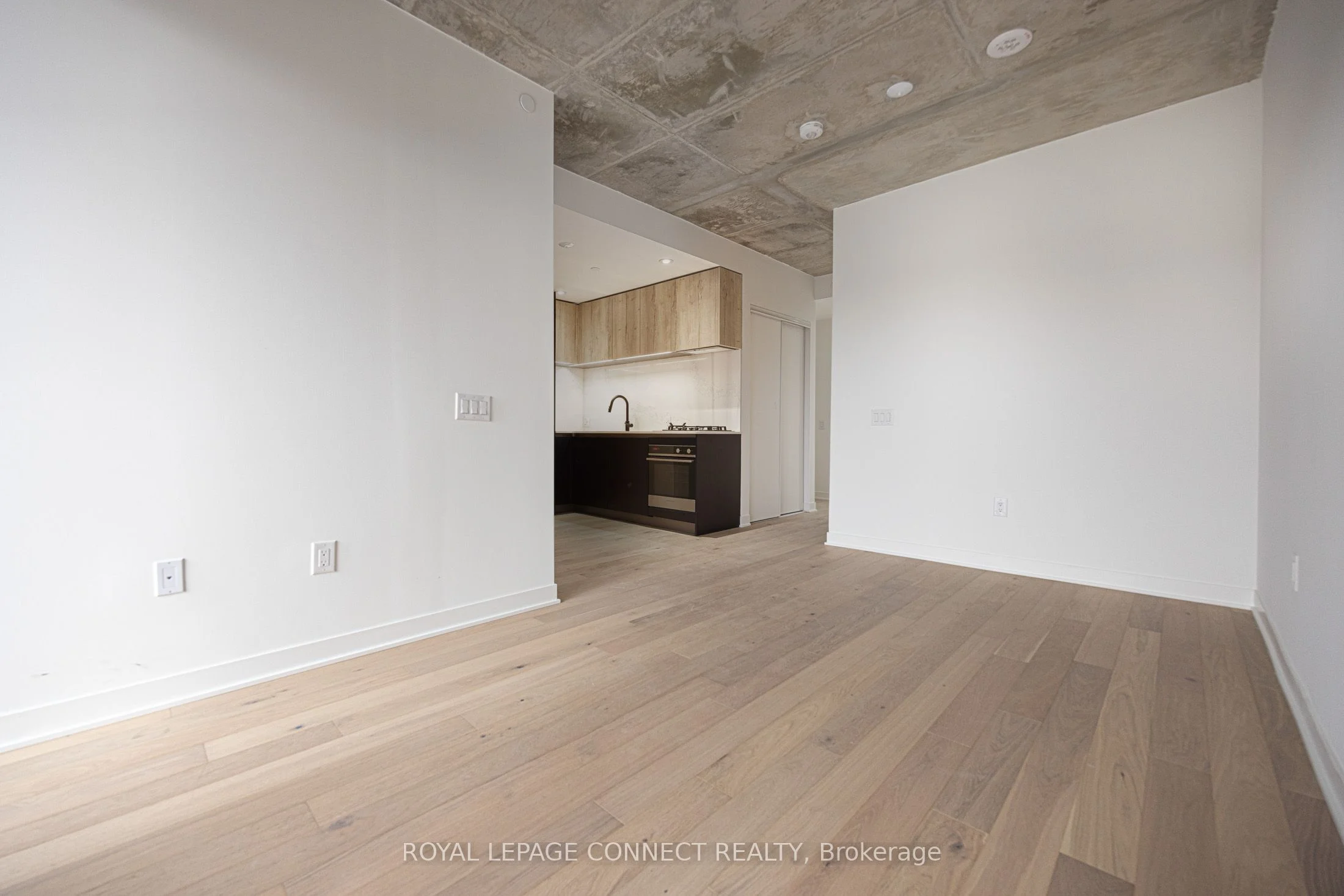 2625 Dundas Street W 313, Toronto W02, ON M6P 1X9