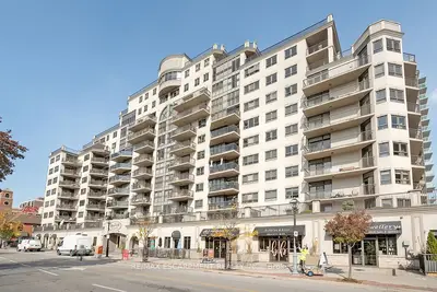 399 Elizabeth Street 411, Burlington, On L7r 0a4