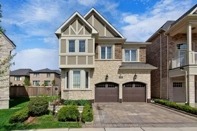 Detached in Oakville