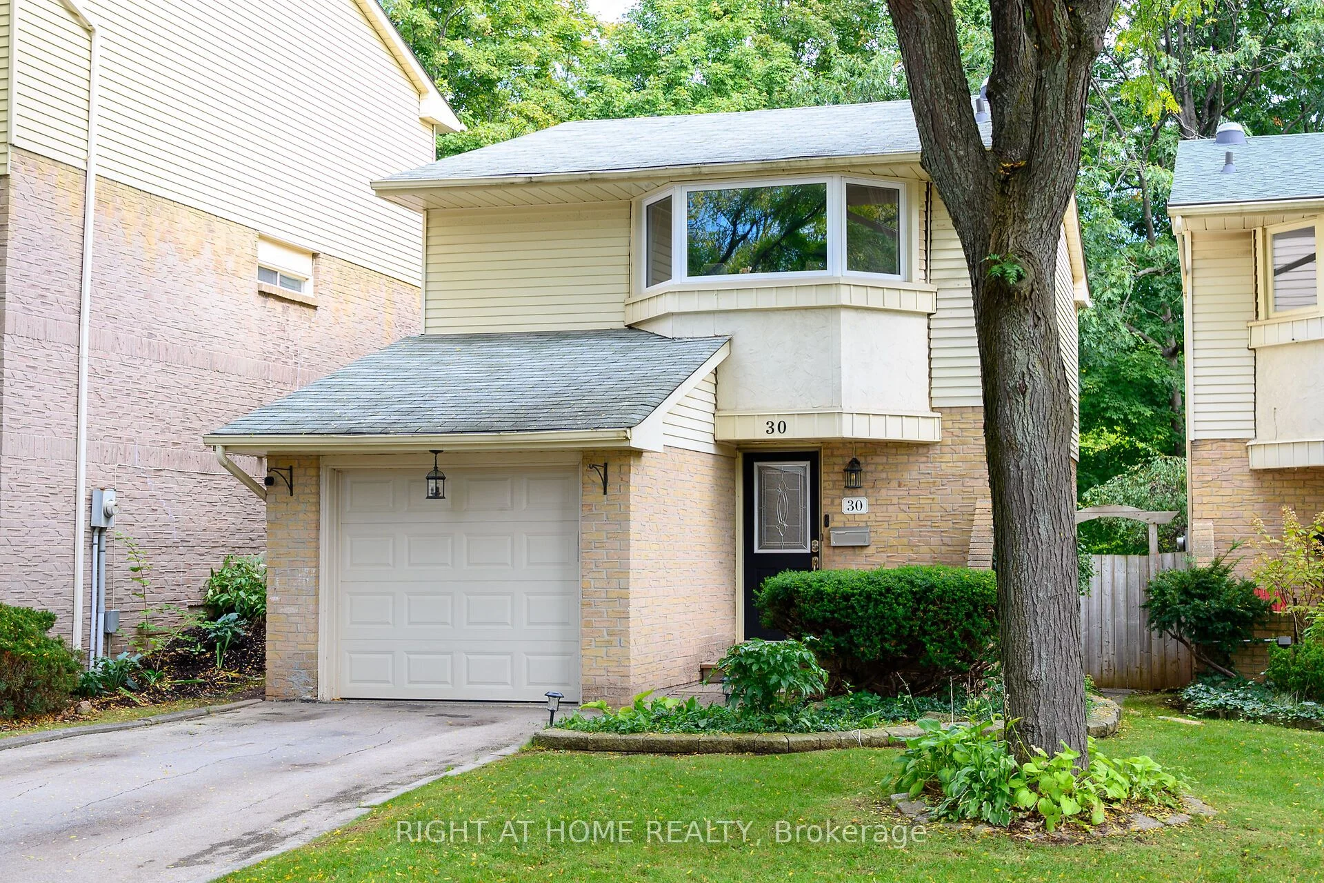 1135 Mccraney Street E 30, Oakville, On L6h 3a3