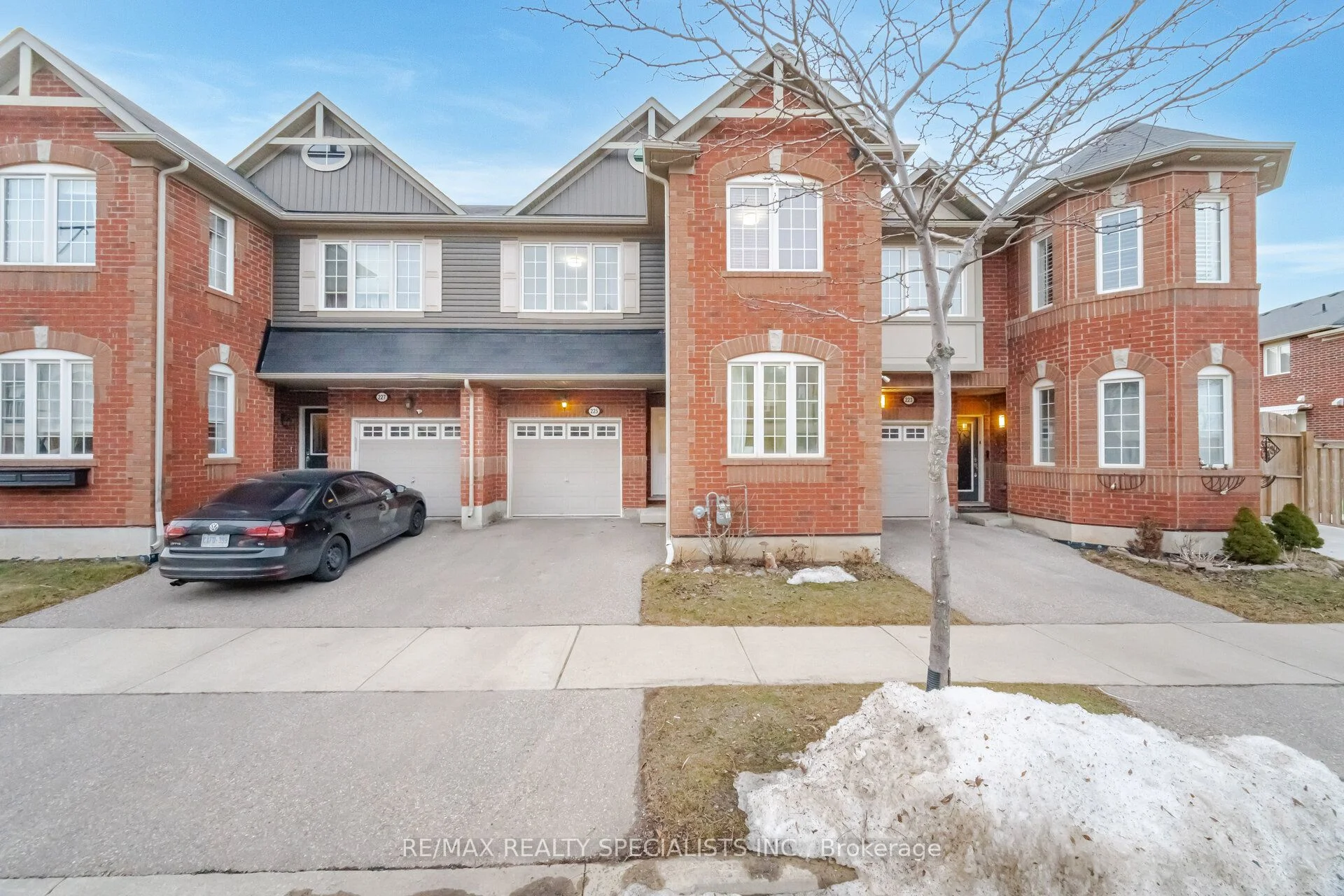 Att/Row/Townhouse in Milton