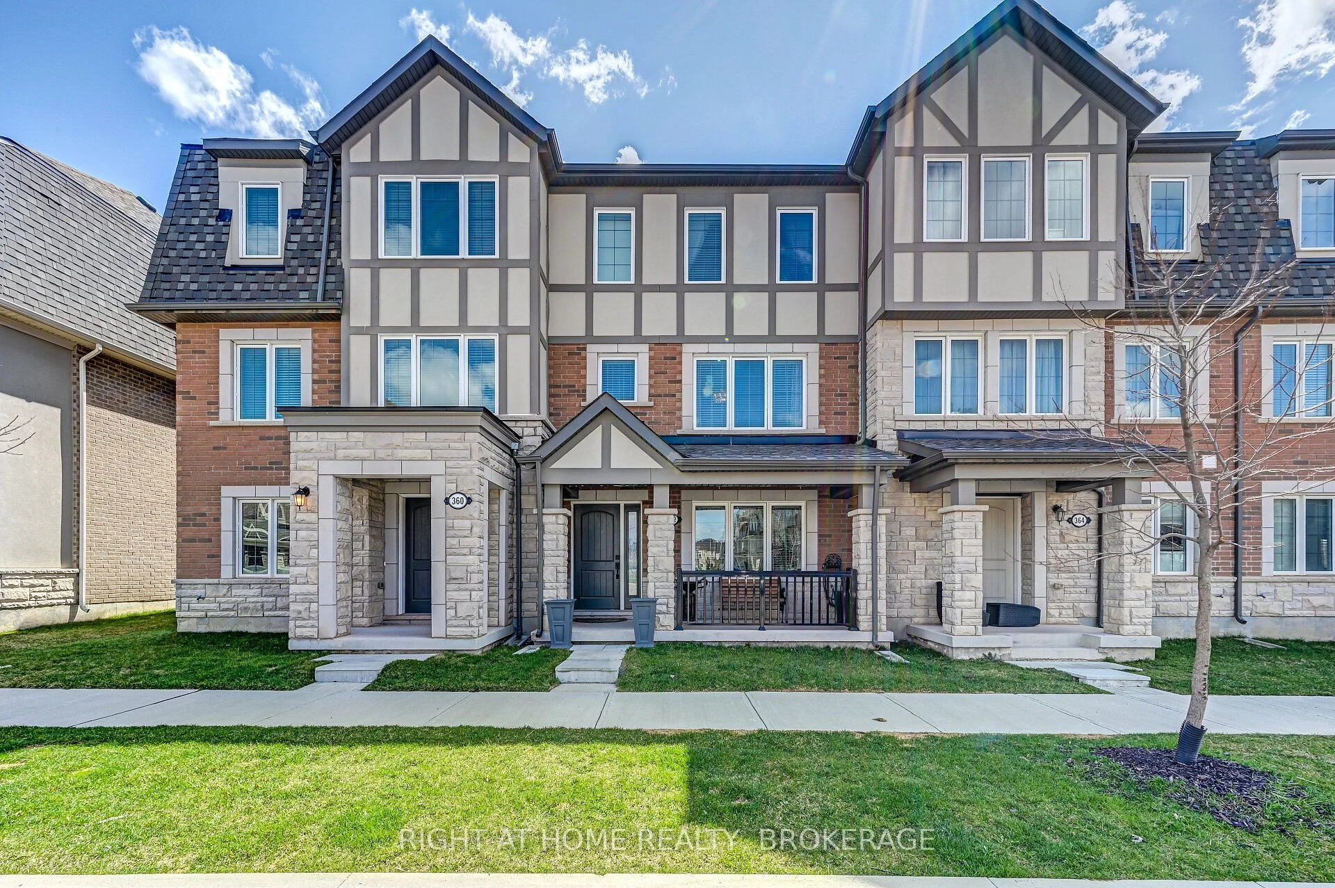 Att/Row/Townhouse in Oakville