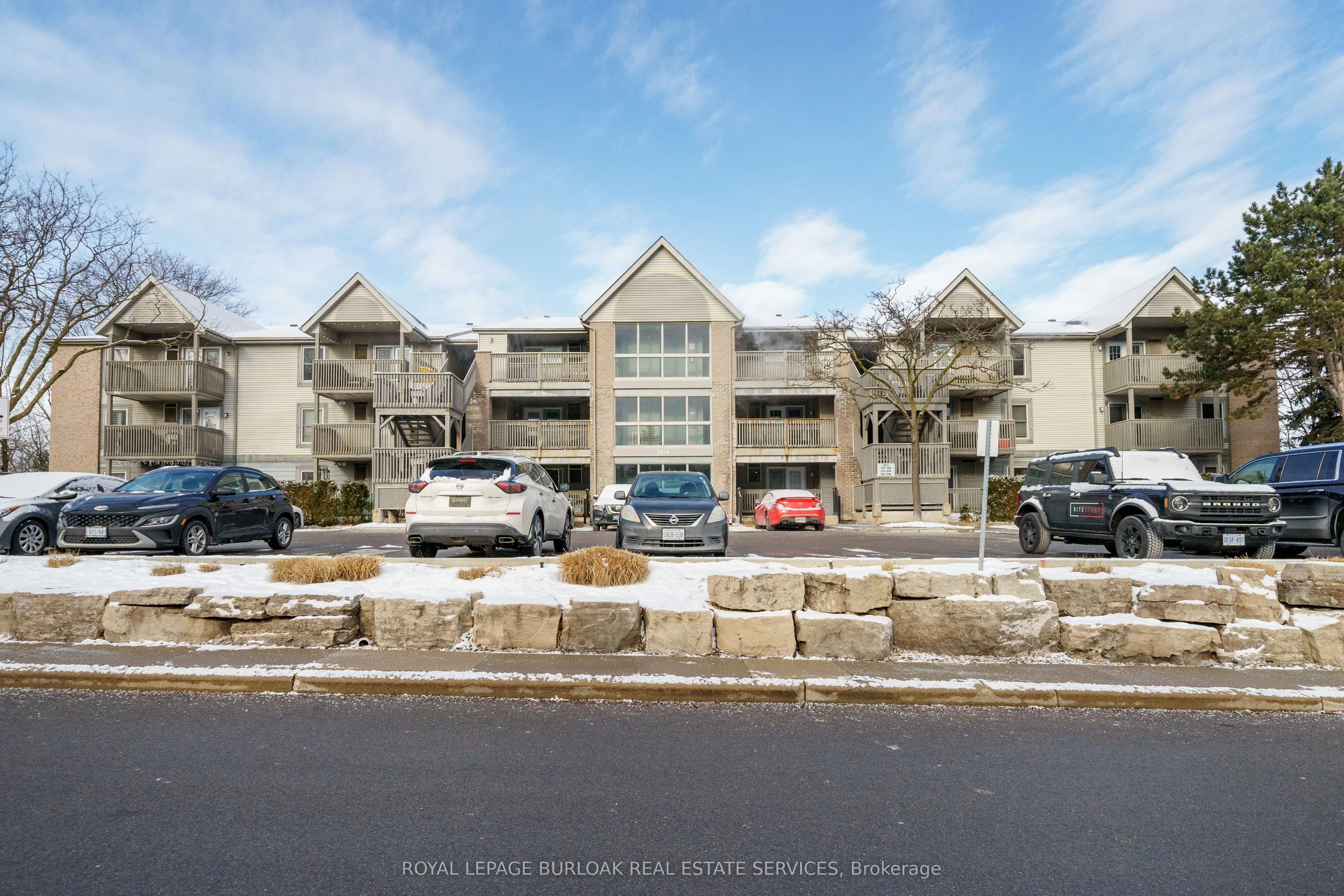 Condo Townhouse in Burlington